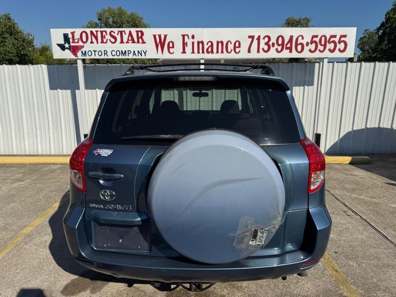 Toyota RAV4 Vehicle Full-screen Gallery Image 04