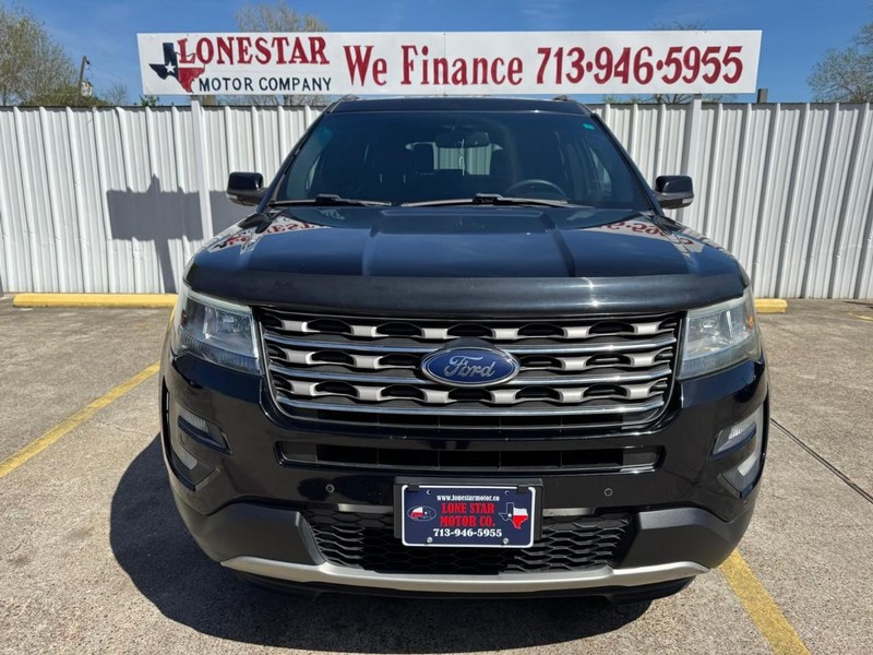 Ford Explorer Vehicle Full-screen Gallery Image 03