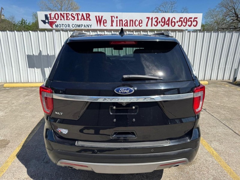 Ford Explorer Vehicle Full-screen Gallery Image 04