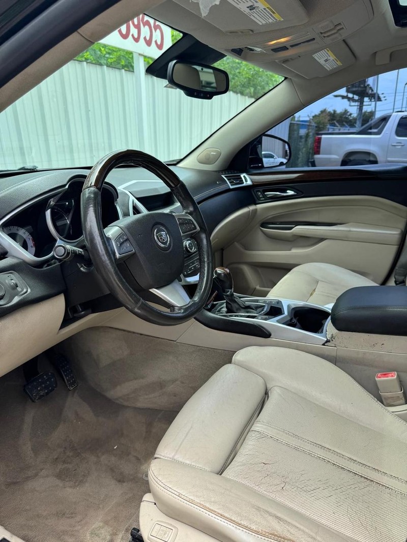 Cadillac SRX Vehicle Full-screen Gallery Image 08