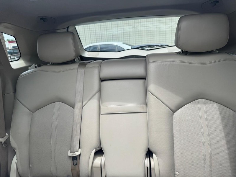 Cadillac SRX Vehicle Full-screen Gallery Image 10
