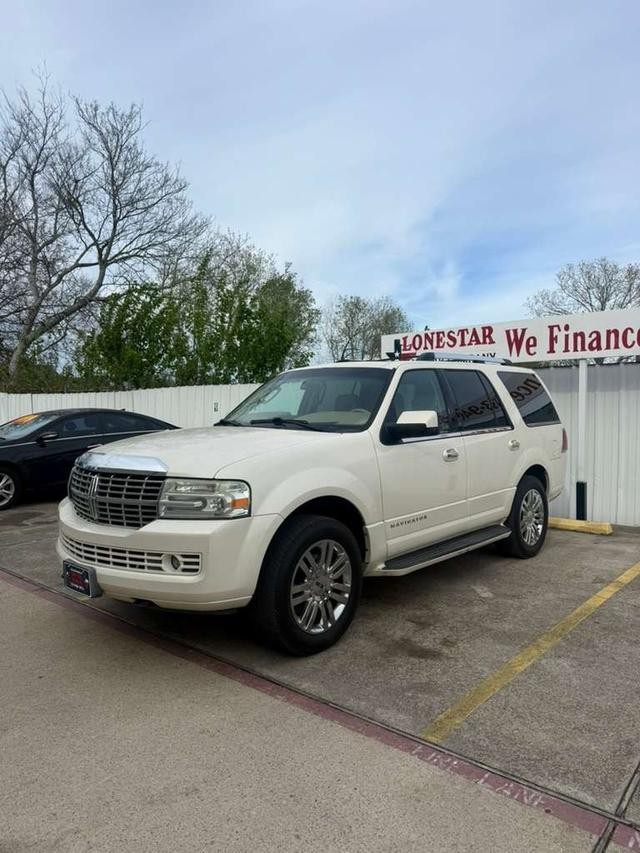 Lincoln Navigator Vehicle Full-screen Gallery Image 02