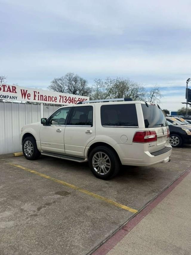 Lincoln Navigator Vehicle Full-screen Gallery Image 06