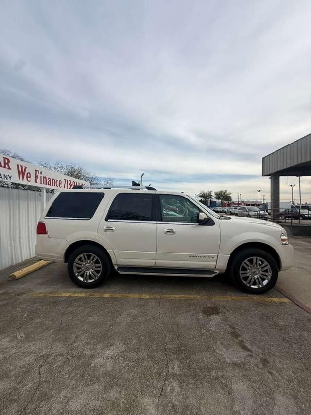 Lincoln Navigator Vehicle Full-screen Gallery Image 08