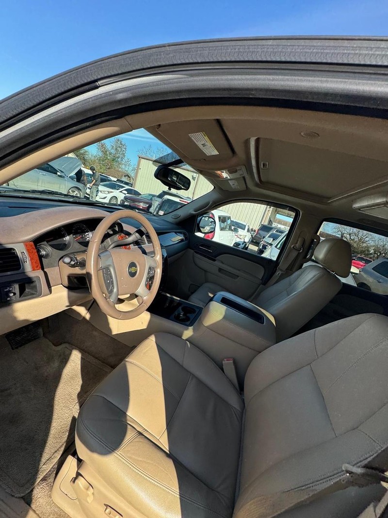 Chevrolet Tahoe Vehicle Full-screen Gallery Image 09