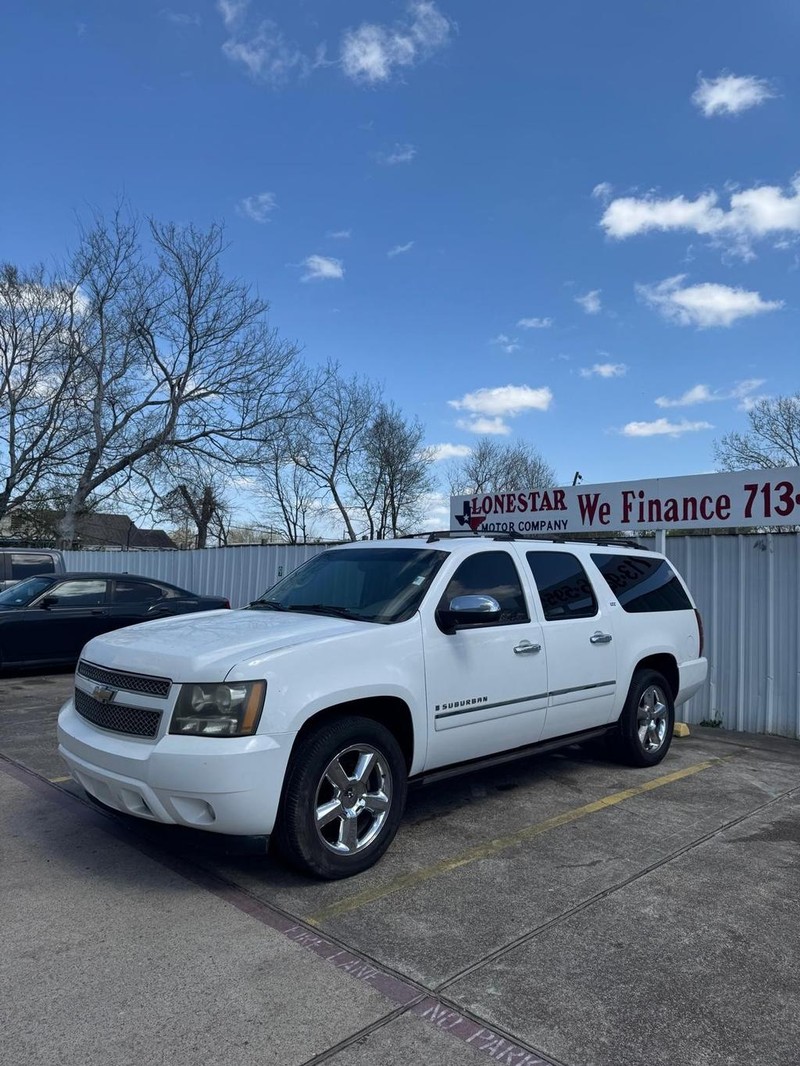 Chevrolet Suburban Vehicle Full-screen Gallery Image 02