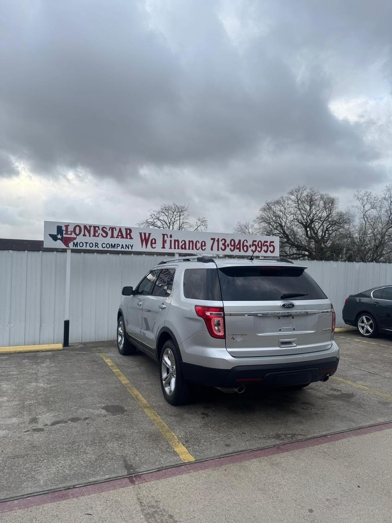 Ford Explorer Vehicle Full-screen Gallery Image 06