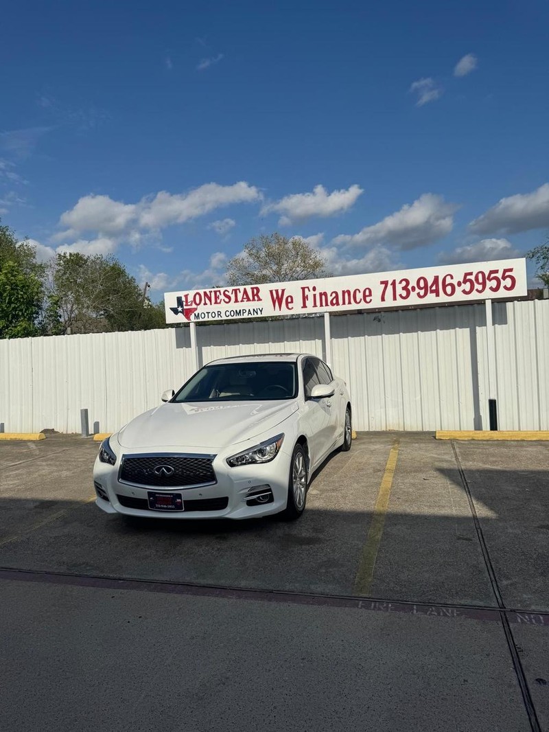 INFINITI Q50 Vehicle Full-screen Gallery Image 02