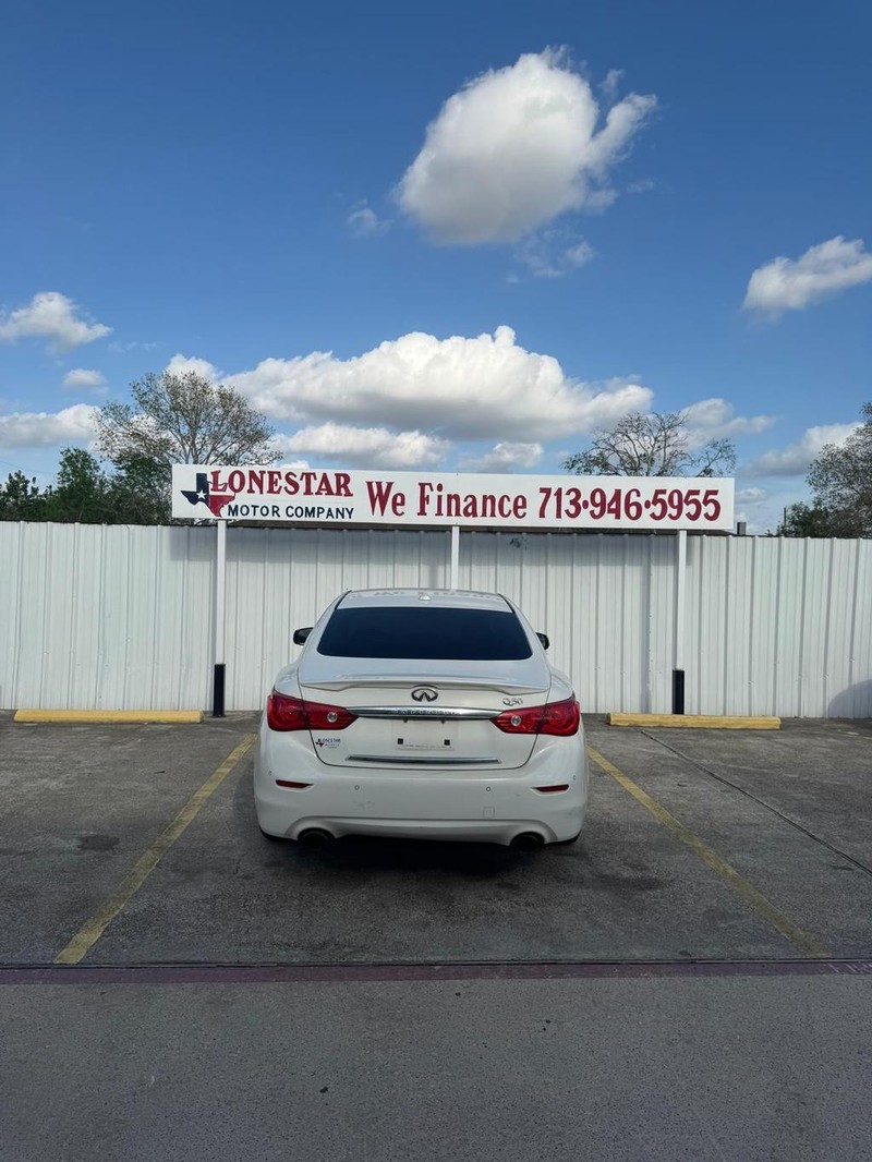 INFINITI Q50 Vehicle Full-screen Gallery Image 04