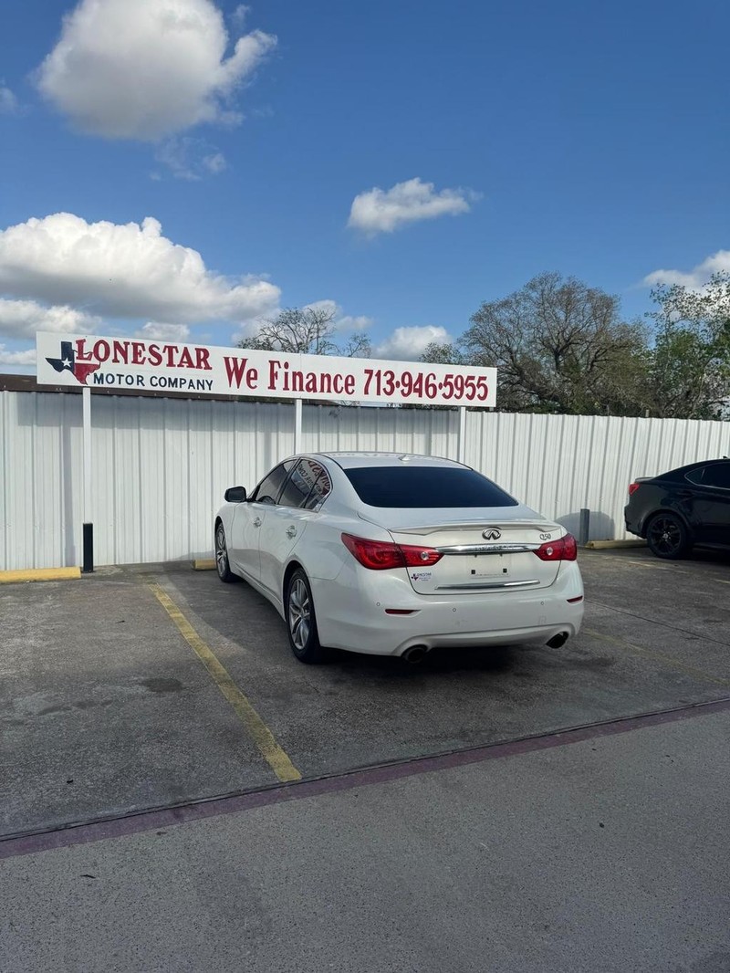 INFINITI Q50 Vehicle Full-screen Gallery Image 05