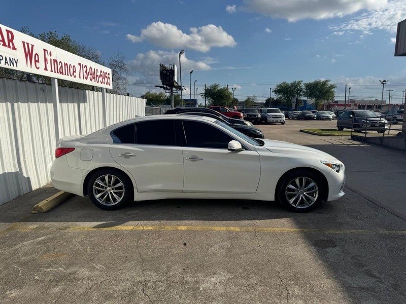 INFINITI Q50 Vehicle Full-screen Gallery Image 07