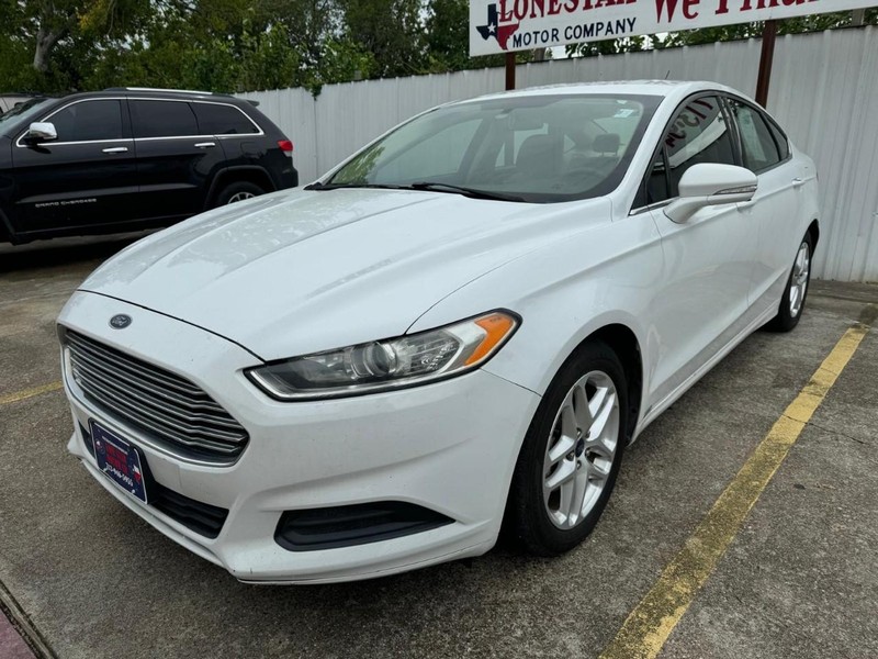 Ford Fusion Vehicle Full-screen Gallery Image 02