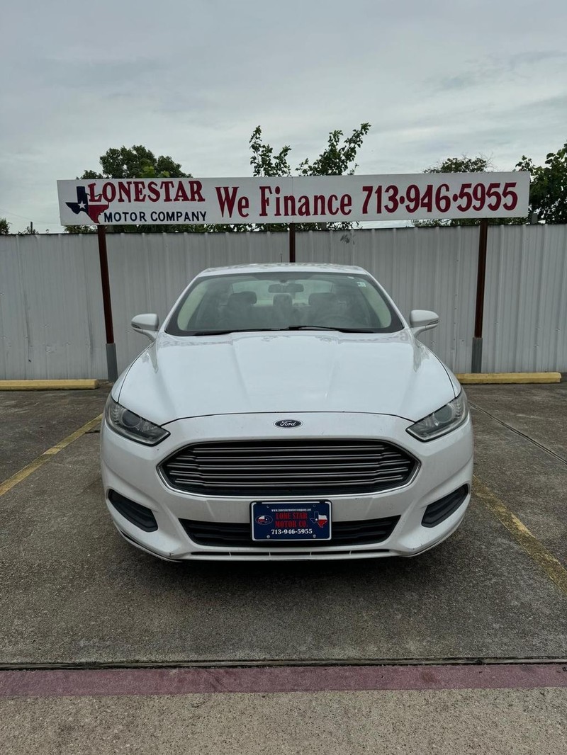 Ford Fusion Vehicle Full-screen Gallery Image 03