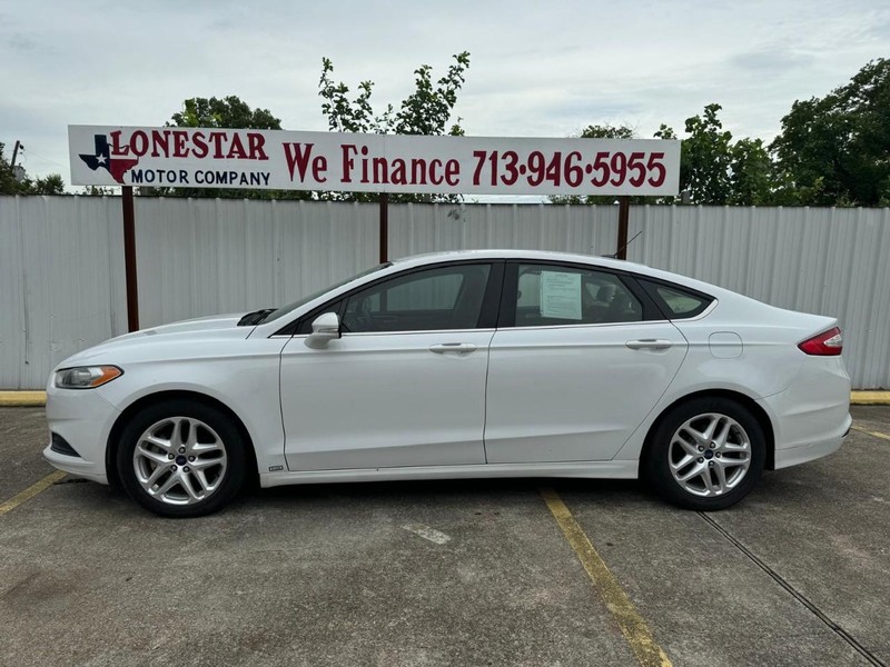 Ford Fusion Vehicle Full-screen Gallery Image 07