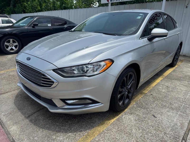 Ford Fusion Vehicle Full-screen Gallery Image 02