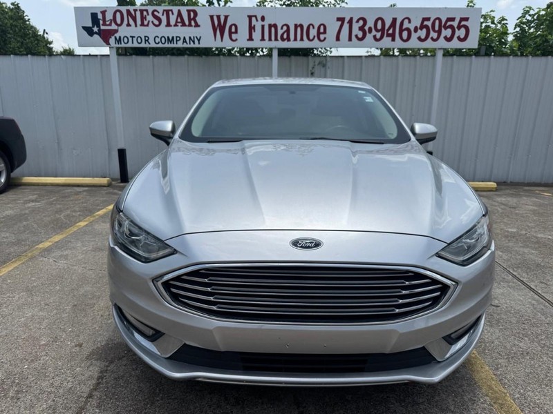 Ford Fusion Vehicle Full-screen Gallery Image 03