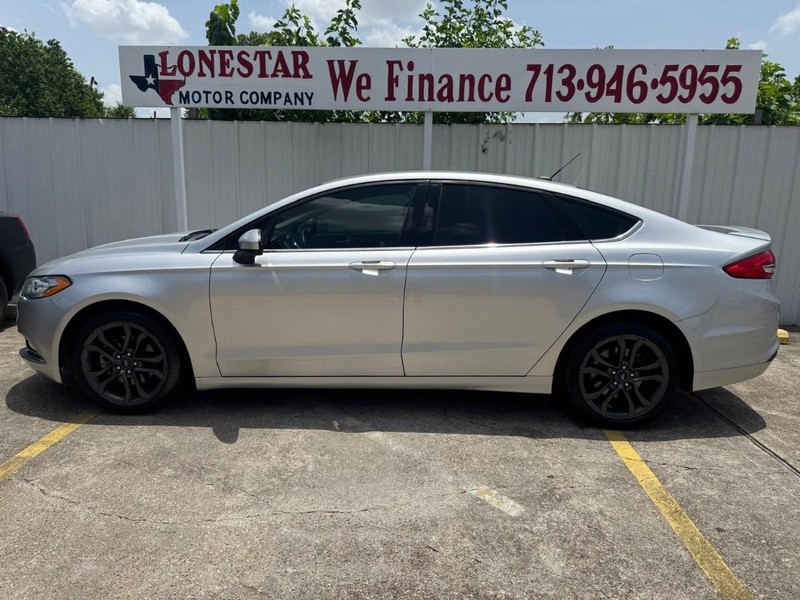 Ford Fusion Vehicle Full-screen Gallery Image 07