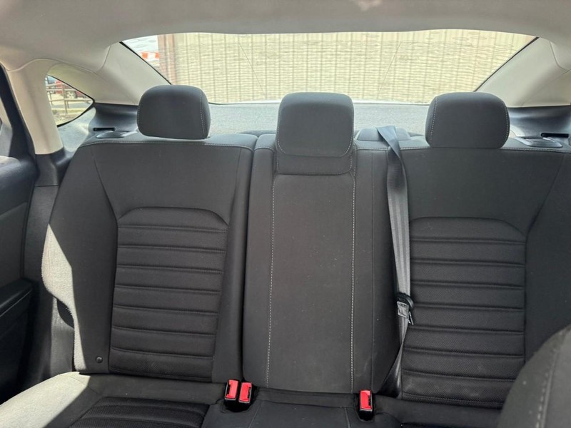 Ford Fusion Vehicle Full-screen Gallery Image 09