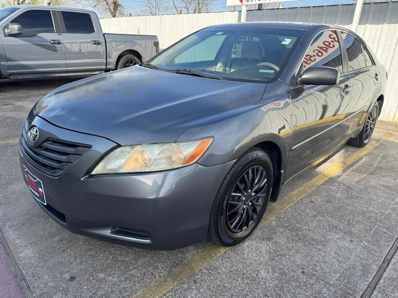 Toyota Camry Vehicle Full-screen Gallery Image 02