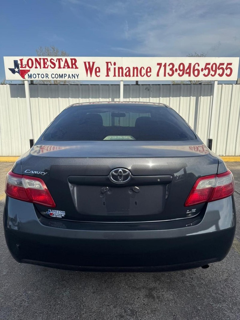 Toyota Camry Vehicle Full-screen Gallery Image 04