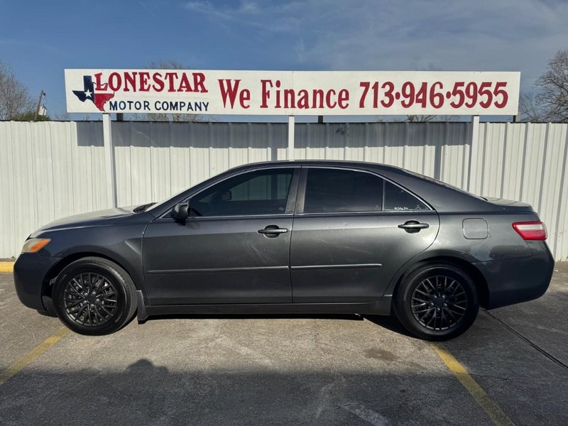 Toyota Camry Vehicle Full-screen Gallery Image 07