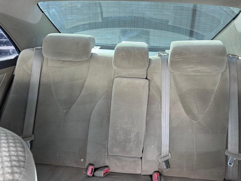 Toyota Camry Vehicle Full-screen Gallery Image 11