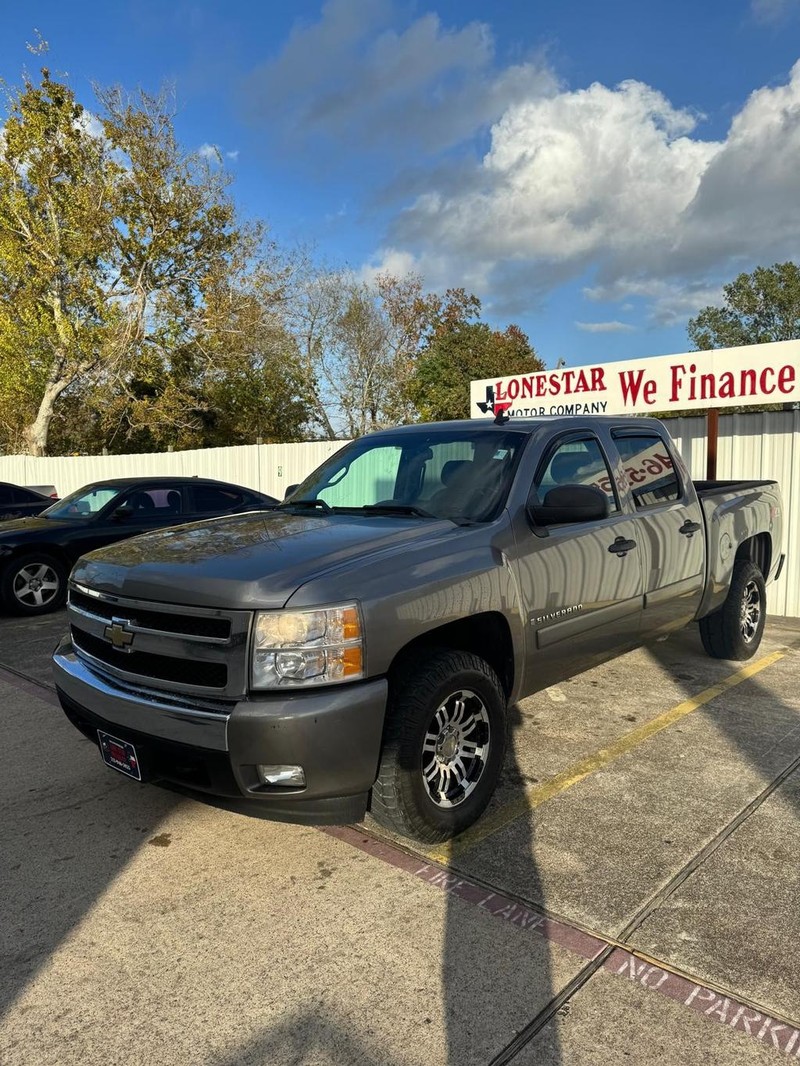 Chevrolet Silverado 1500 Vehicle Full-screen Gallery Image 02