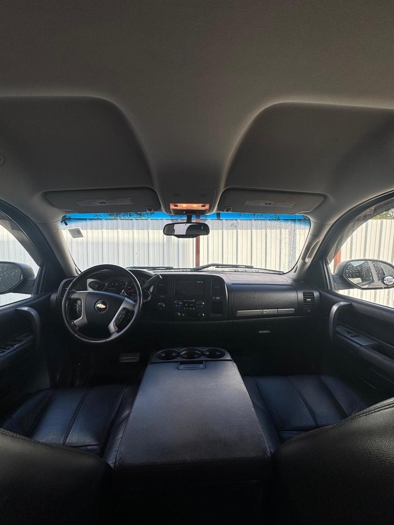 Chevrolet Silverado 1500 Vehicle Full-screen Gallery Image 09