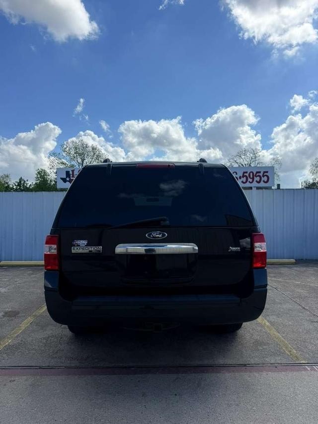 Ford Expedition EL Vehicle Full-screen Gallery Image 04