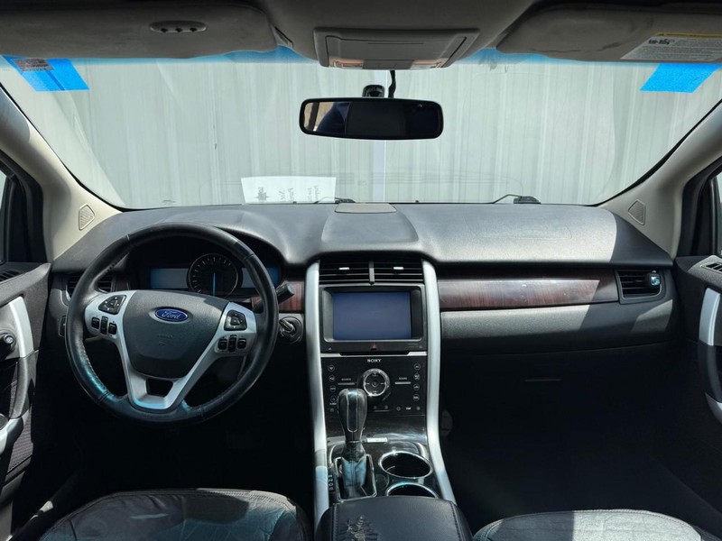 Ford Edge Vehicle Full-screen Gallery Image 10
