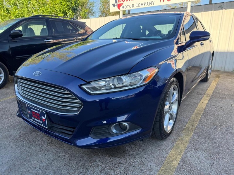 Ford Fusion Vehicle Full-screen Gallery Image 02