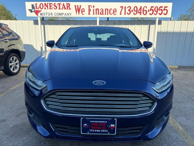 Ford Fusion Vehicle Full-screen Gallery Image 03