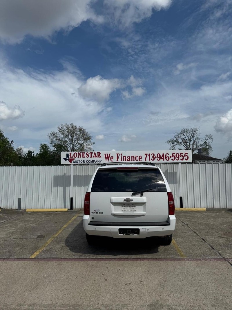 Chevrolet Tahoe Vehicle Full-screen Gallery Image 03