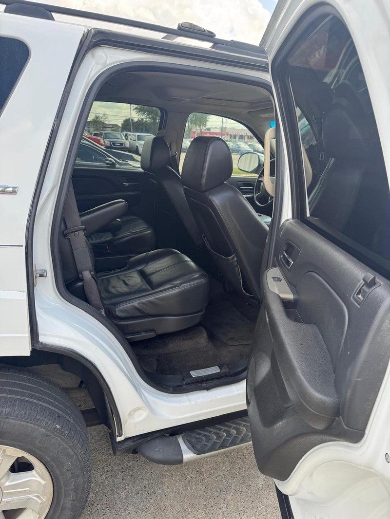 Chevrolet Tahoe Vehicle Full-screen Gallery Image 09