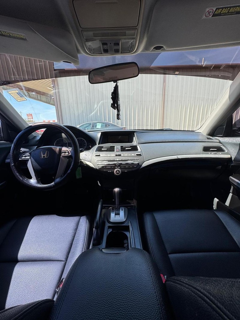 Honda Accord Sedan Vehicle Full-screen Gallery Image 08