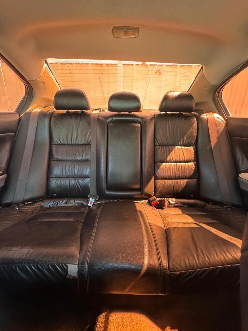 Honda Accord Sedan Vehicle Full-screen Gallery Image 09