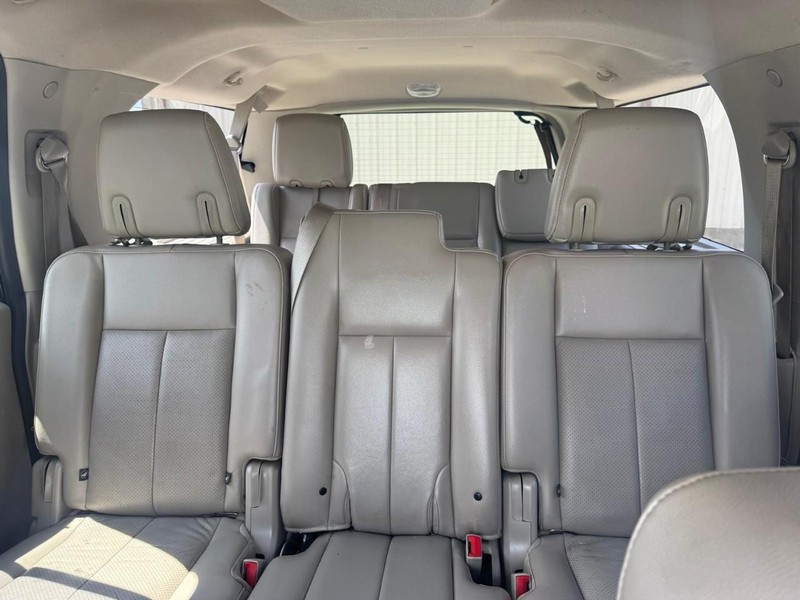Ford Expedition EL Vehicle Full-screen Gallery Image 11