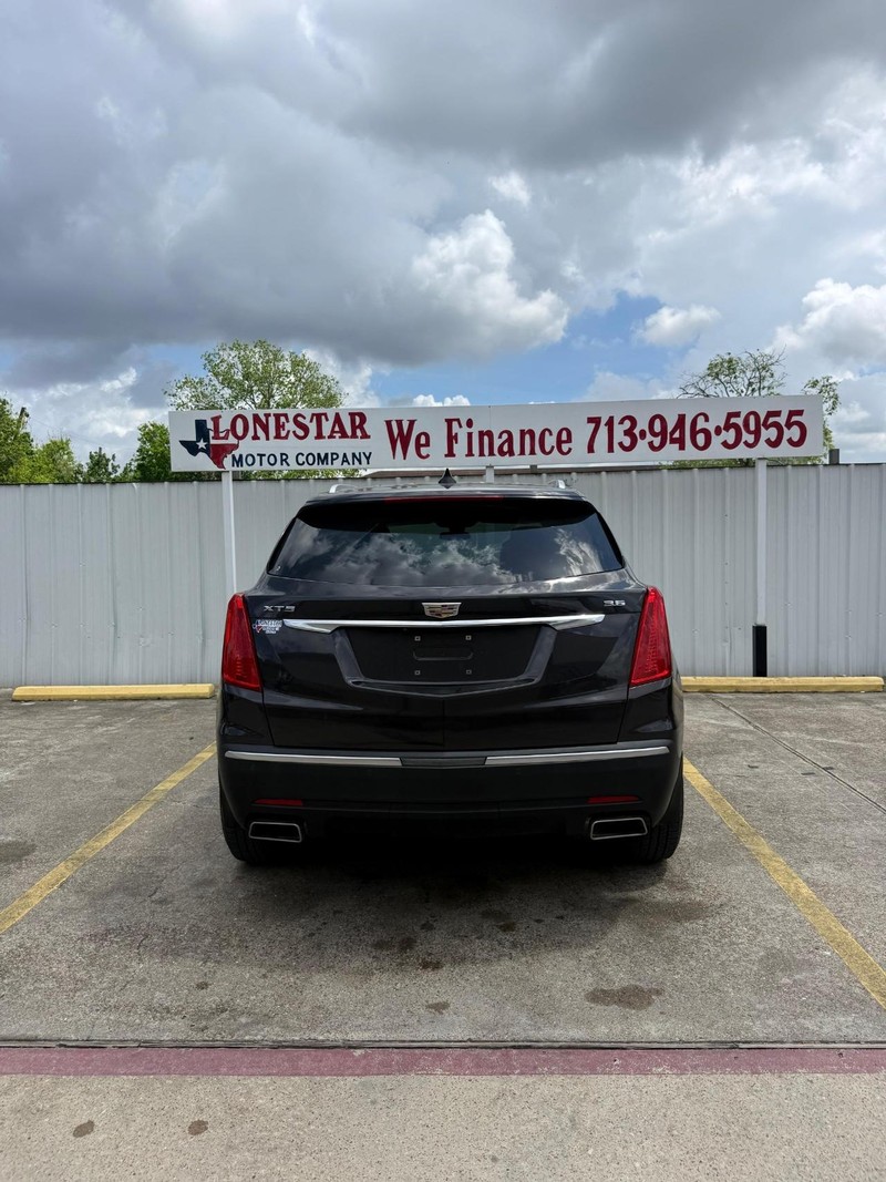 Cadillac XT5 Vehicle Full-screen Gallery Image 04