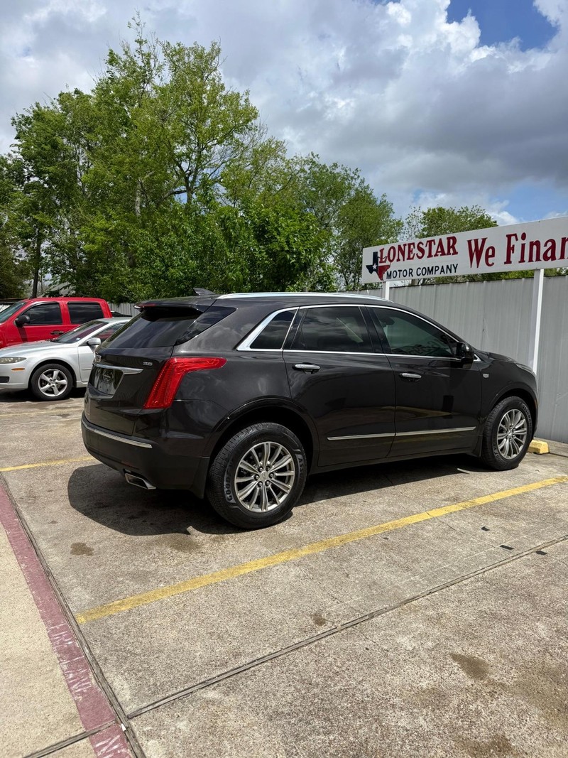 Cadillac XT5 Vehicle Full-screen Gallery Image 05