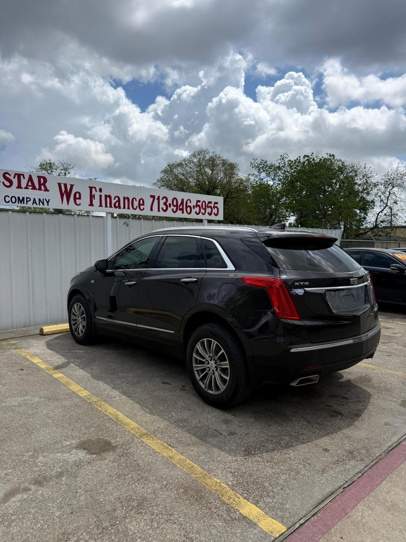 Cadillac XT5 Vehicle Full-screen Gallery Image 06