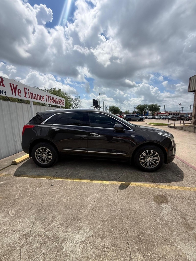 Cadillac XT5 Vehicle Full-screen Gallery Image 08