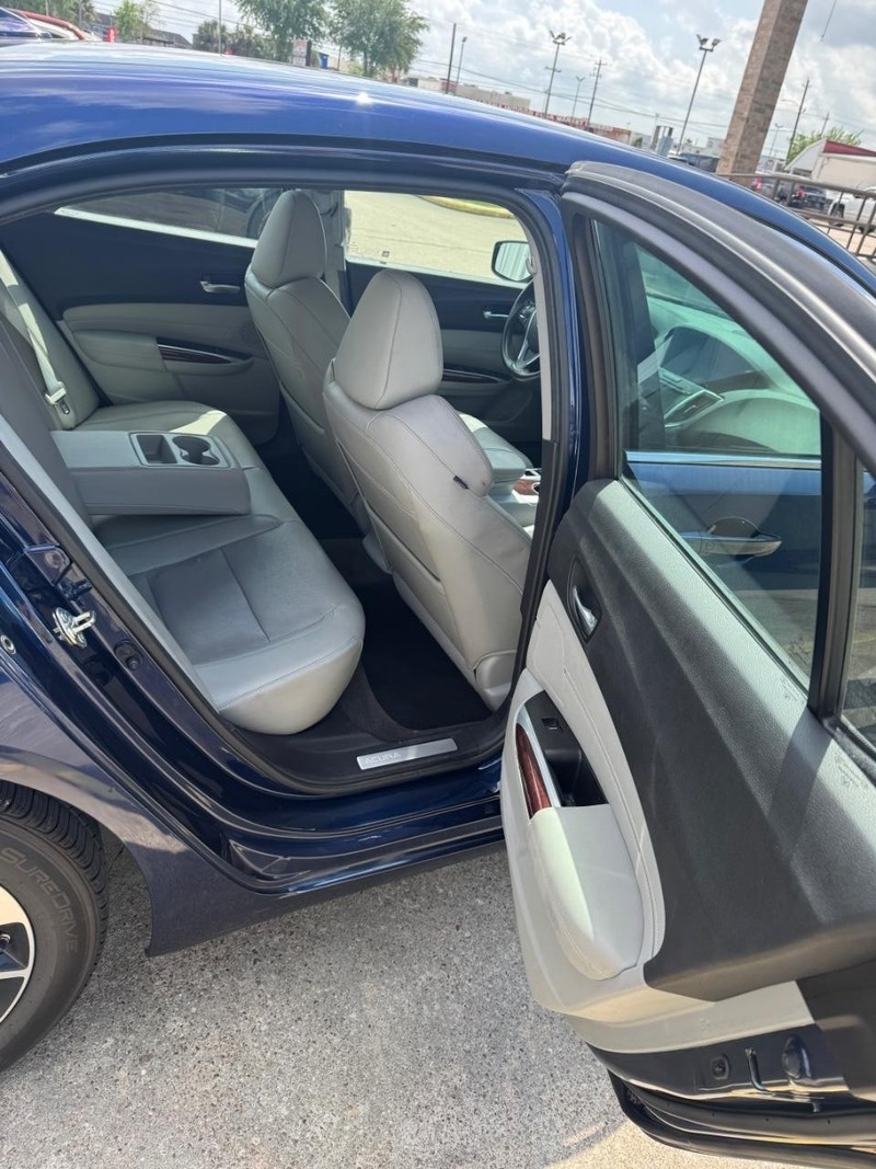 Acura TLX Vehicle Full-screen Gallery Image 10