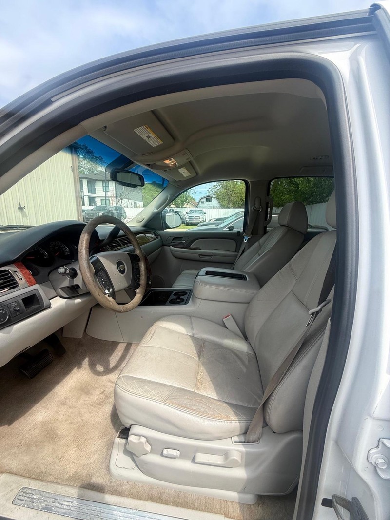 Chevrolet Tahoe Vehicle Full-screen Gallery Image 09