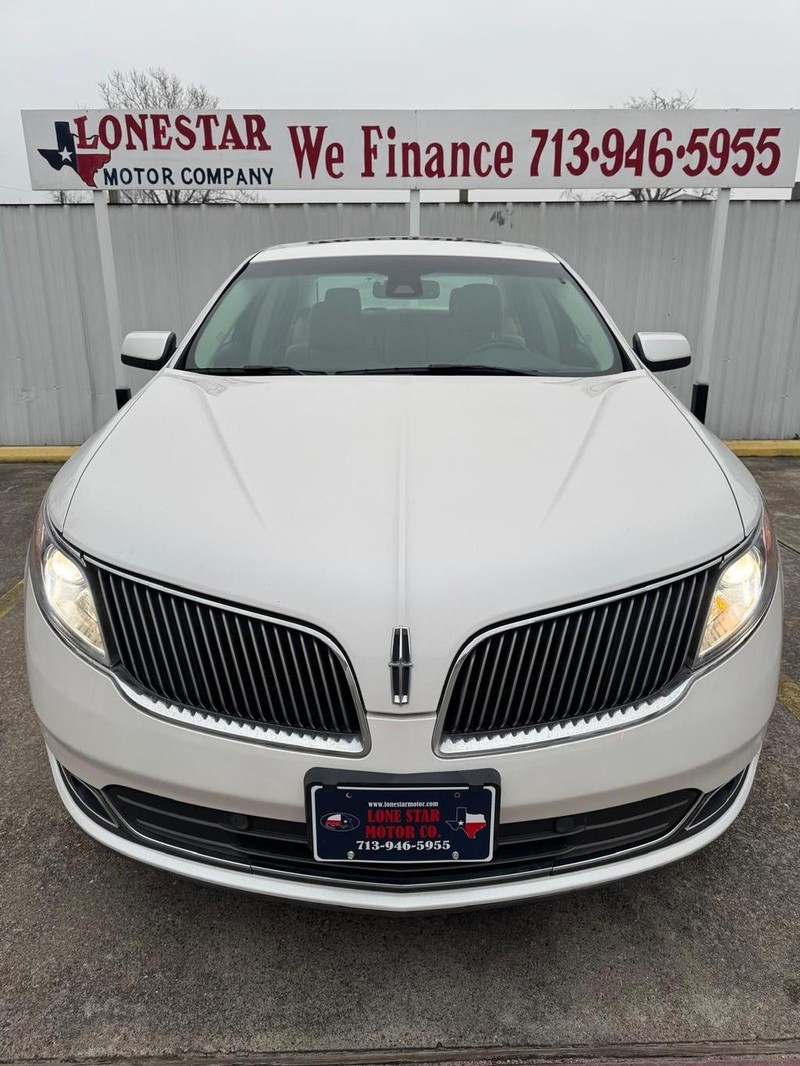 Lincoln MKS Vehicle Full-screen Gallery Image 03