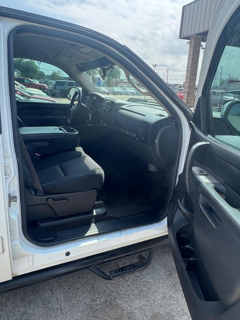 Chevrolet Silverado 1500 Vehicle Full-screen Gallery Image 09