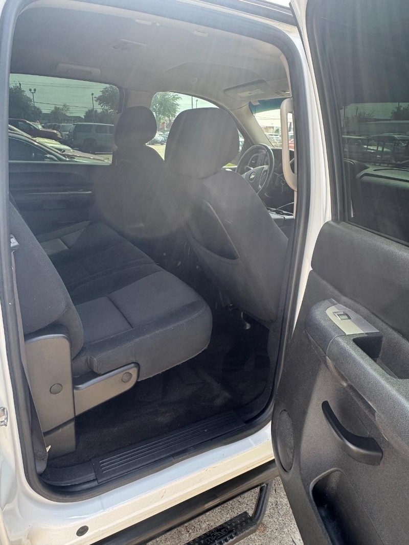 Chevrolet Silverado 1500 Vehicle Full-screen Gallery Image 10