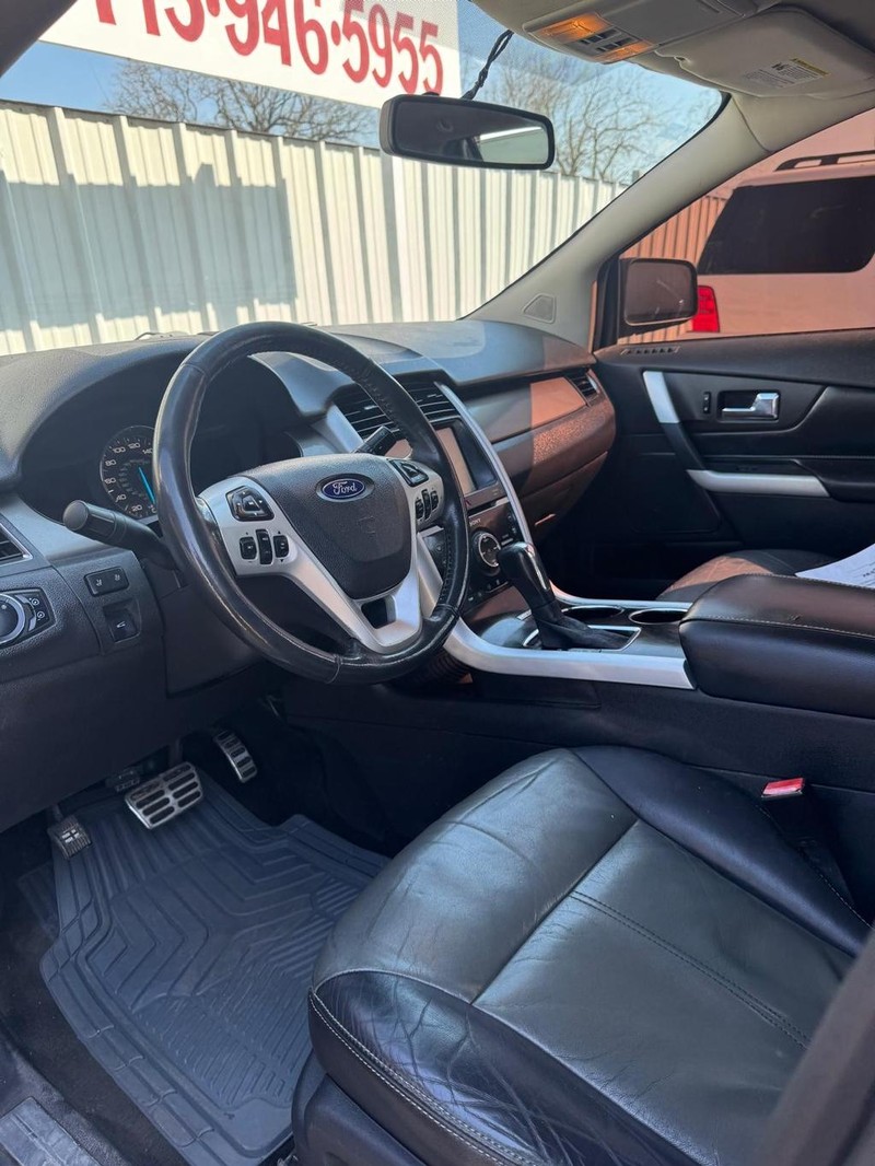 Ford Edge Vehicle Full-screen Gallery Image 08