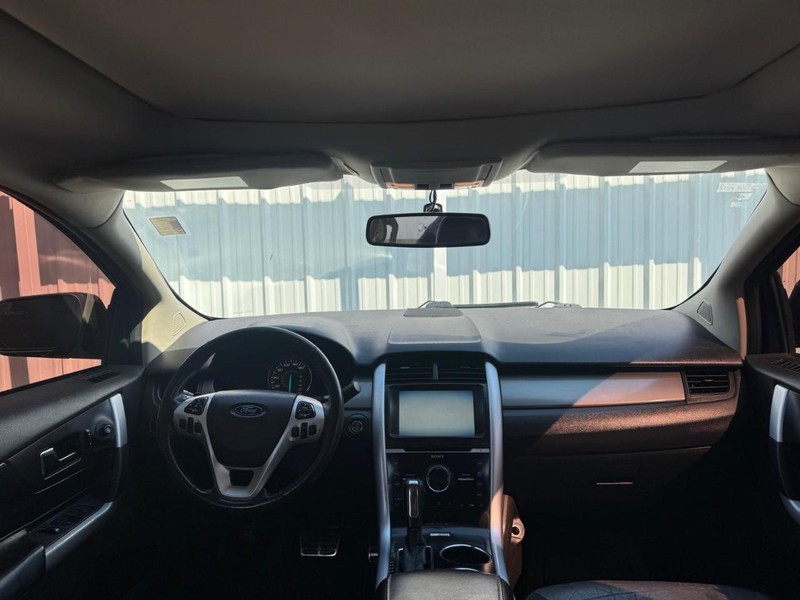 Ford Edge Vehicle Full-screen Gallery Image 09