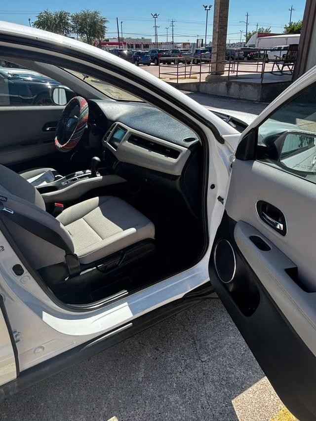 Honda HR-V Vehicle Full-screen Gallery Image 09