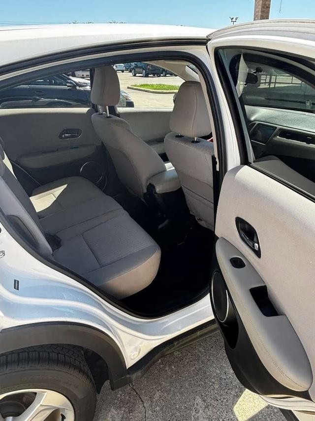 Honda HR-V Vehicle Full-screen Gallery Image 10